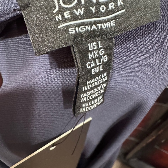 Jones New York Chic Deep Blue V-Neck Women's Blouse - Picture 5 of 9